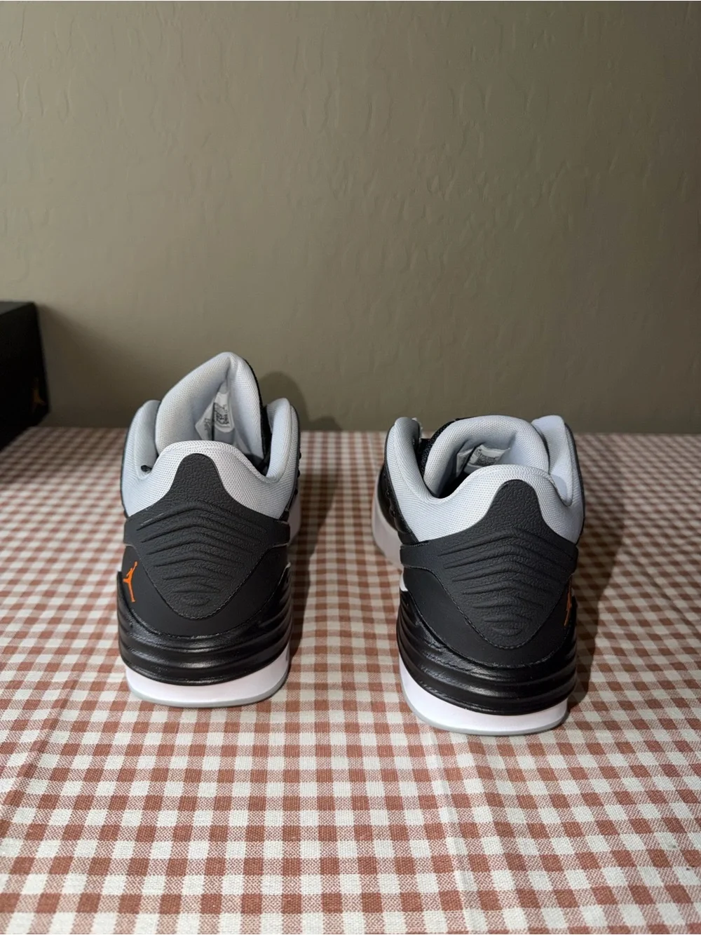 Jordan Max Aura 5 Black Wolf Grey White Magma Orange size 10.5 NIB